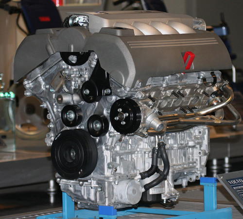 Volvo_V8_engine.jpg